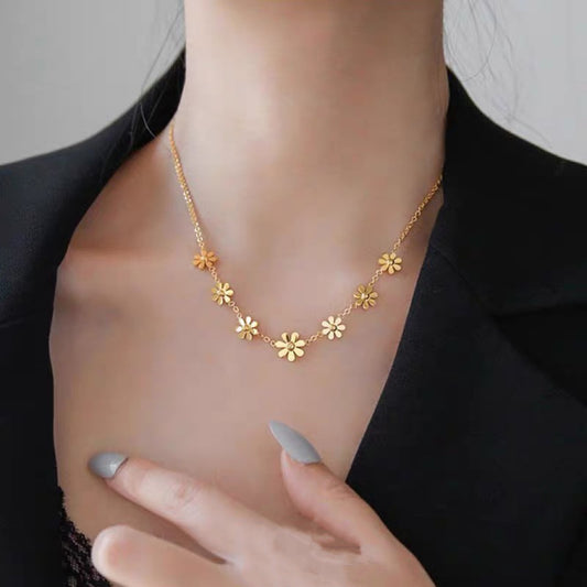 LOVVE Soleil Sunflower Necklace