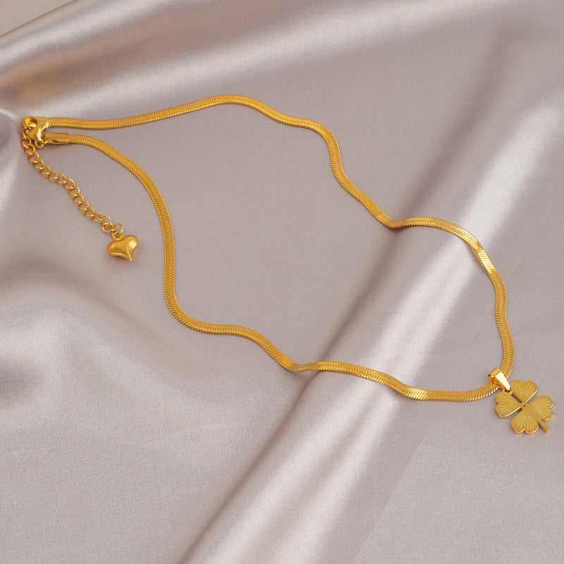 LOVVE Four-Leaf Clover Necklace