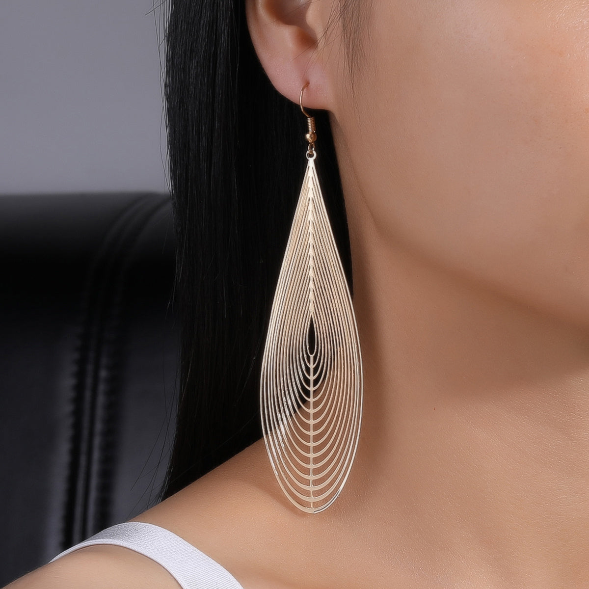 LOVVE Éclat Oval Studs